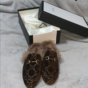 Authentic Gucci Velvet slippers SIZE 8.5(women’s)